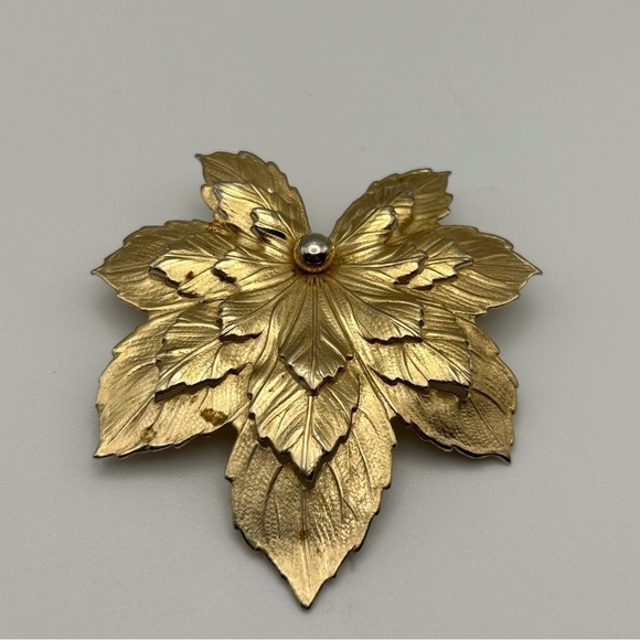 Vintage Gold Tone Layered Maple Leaf Brooch Fall Autumn - Picture 1 of 3